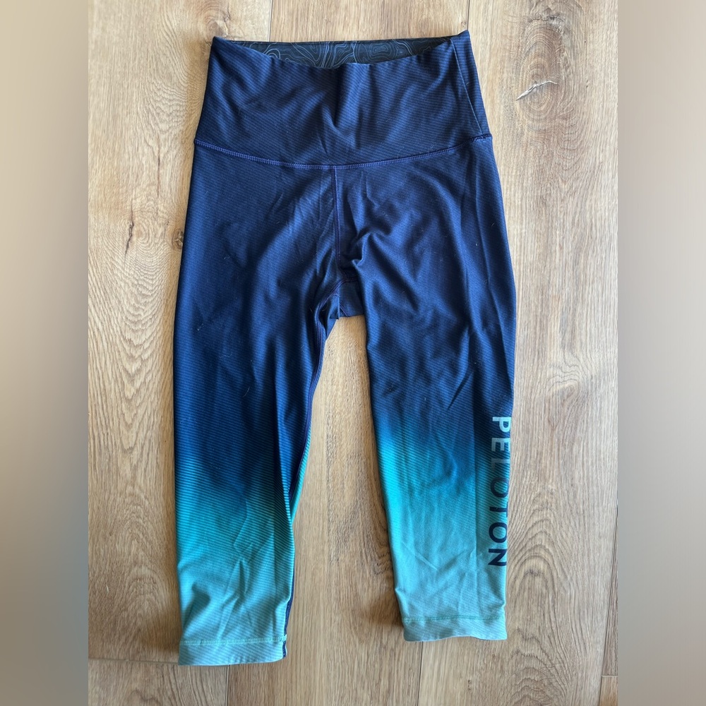 Peloton reversible cropped leggings
